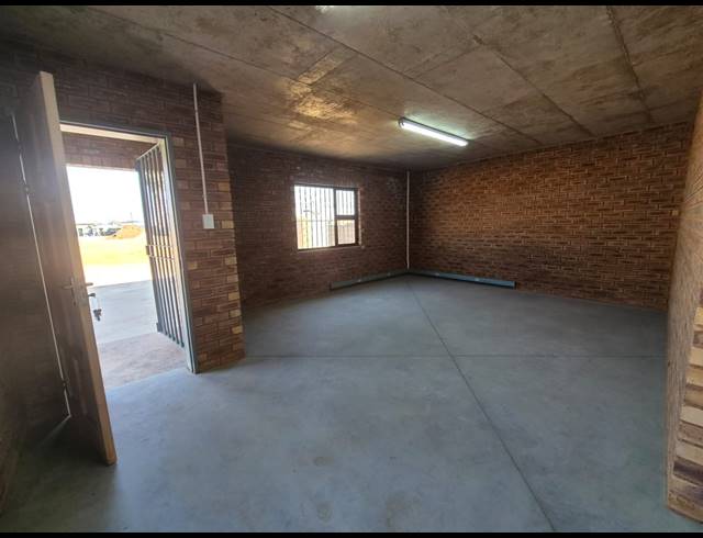 500M² WAREHOUSE TO LET IN BRENTWOOD PARK